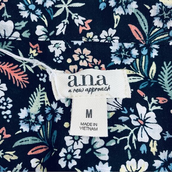 A.n.a Lightweight Floral Button Down Top Size Medium - Picture 10 of 10